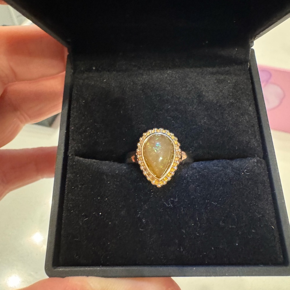Gold fashion ring